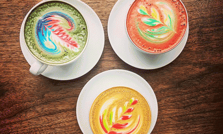 “Rainbow Latte” เทรนด์ล่าสุดของลาเต้ อาร์ตที่ทำให้กาแฟดู “หวาน” ได้อีก