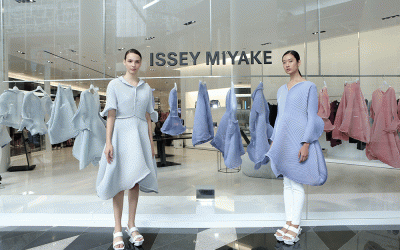 อิซเซ่ มิยะเกะ ฉลองครบรอบ 1 ปี ดูเพล็กซ์ สโตร์ สยามดิสคัฟเวอรี่