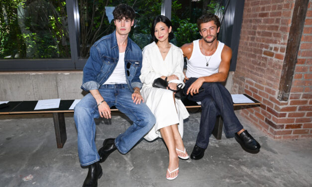 หลิงหลิง–โทมัส–ซี บินลัดฟ้าร่วมชม Calvin Klein S2027